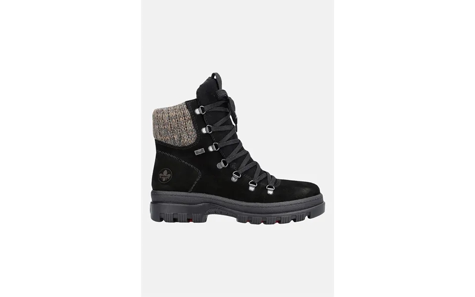 Suede boot with extendable crampons