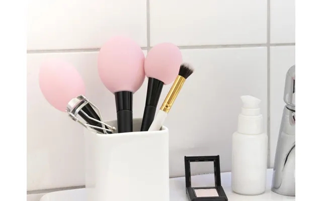 Protects to make-up brushes 3-pak product image