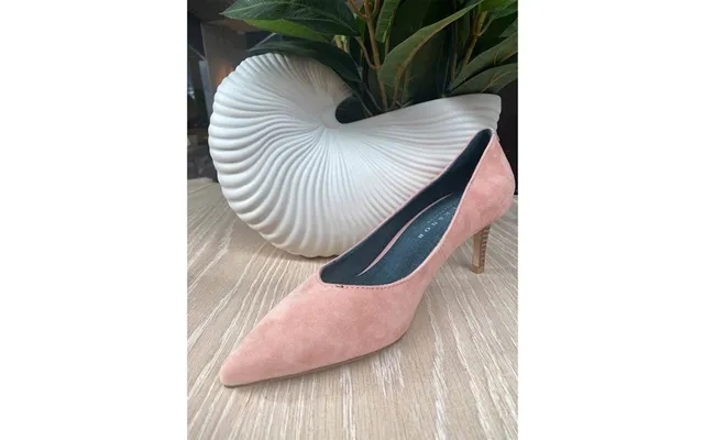 Style snob lala pumping in pink suede product image