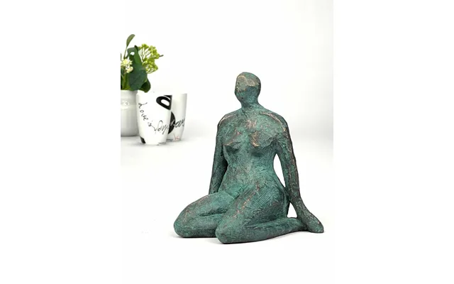 Kvinde I Bronzeskulptur Med Kvindefigur Skønhed Og Harmoni