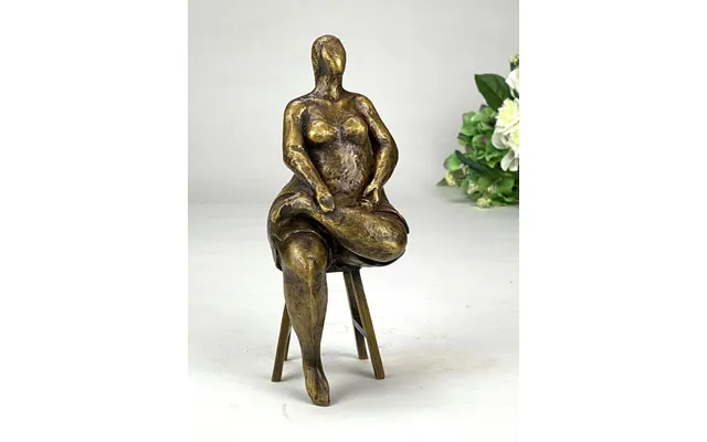 Sophisticated Bronzeskulptur Med Kvindefigur Elegance