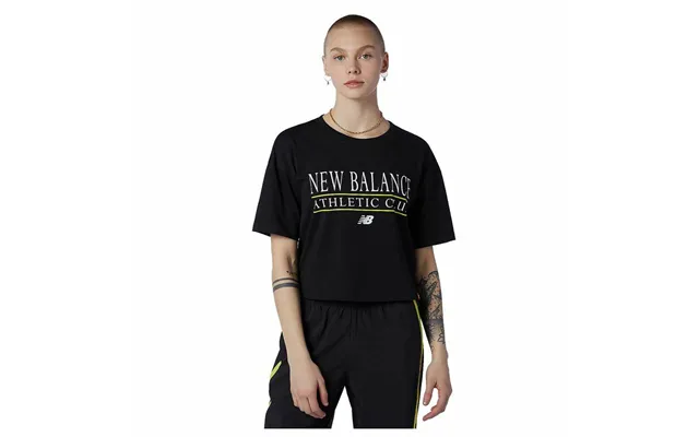 Short Sleeve T-shirt To Women New Balance Essentials Athletic Club Boxy Black P product image