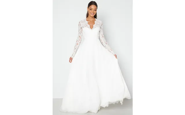 Scallop V-neck Lace Gown