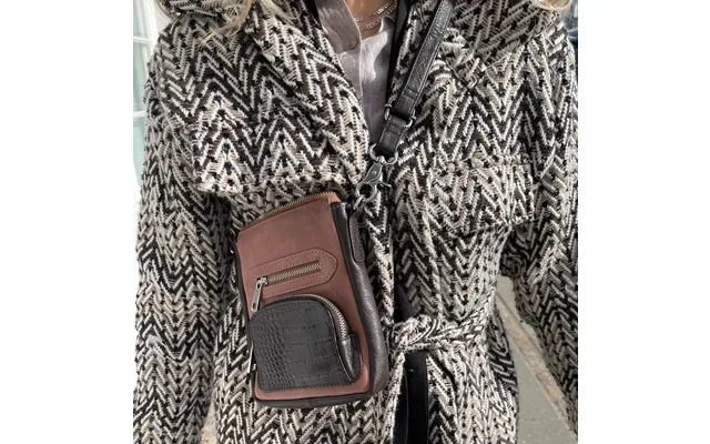 Style Kiwi I Cognac M. Mørkebrun. Flot Mindre Crossbody,- Skuldertaske I Læder