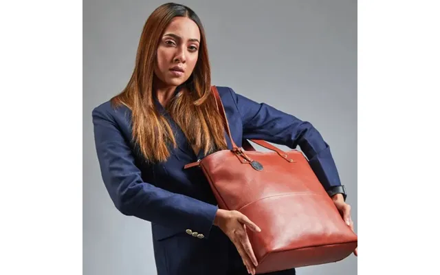 Style Madagascar I Mørk Cognac Ét Stk. På Lager . Perfekt Shopper - Ferie- Og Strandtaske I Letvægtslæder