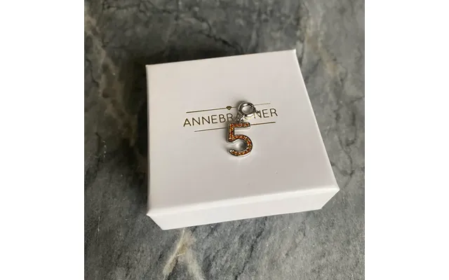 Annebrauner Number 5 Charm