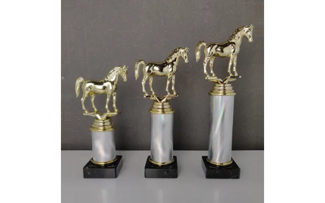 Tube Statuette Med Hest Fås I 3 Størrelser