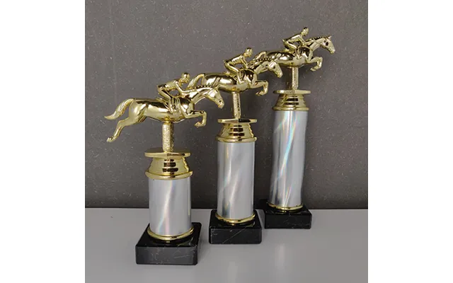 Tube Statuette Med Springhest Fås I 3 Størrelser