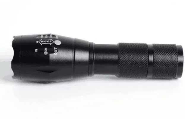Led Lommelygte På 2000 Lumen Med Batteriboks Til 3 X Aaa Batterier - Easylight