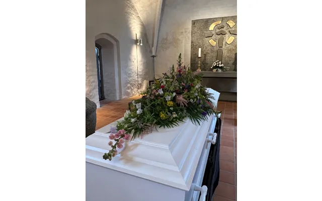 Kistepynt - Naturlig Stil Med Lyse Sarte Blomster Lille