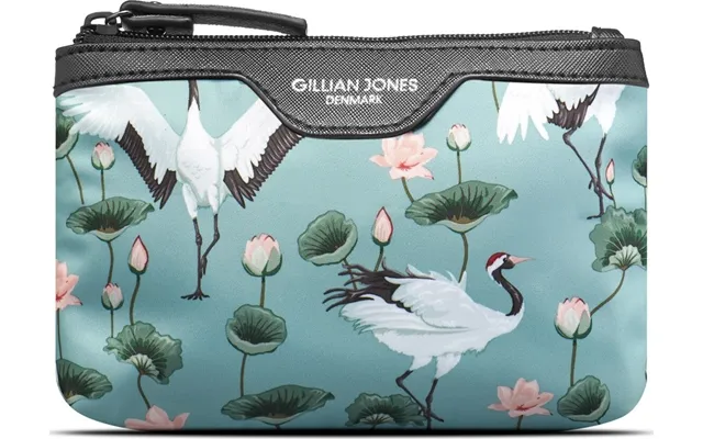 Gillian Jones - Makeup Pung