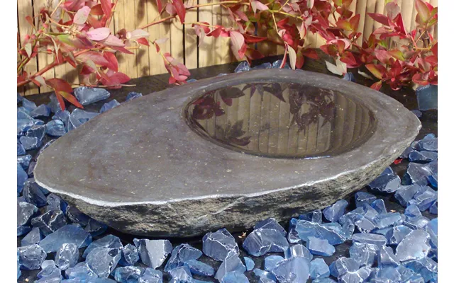 Ovalt Sort Fuglebad På 45-55 Cm I Granit - Granitfuglebad I Granitsten