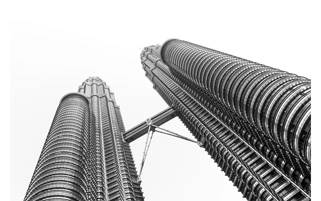 Skyscrapers Reaching High Af Rasmus Gundorff Sæderup