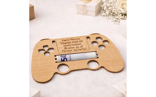 Personlig Gamer Pengegave I Træ Med Navn Og Hilsen - Birkefiner