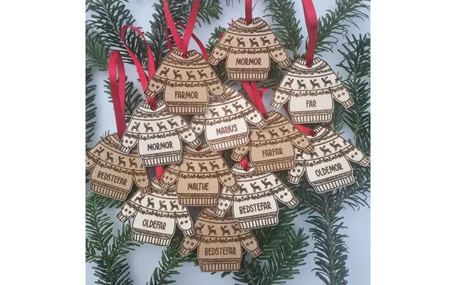 Personligt Juleophæng I Træ - Julesweater Med Navn