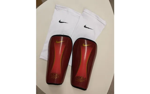Nike Cristiano Ronaldo Guards - Red-xl