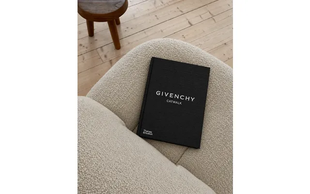 New Mags Givenchy Catwalk