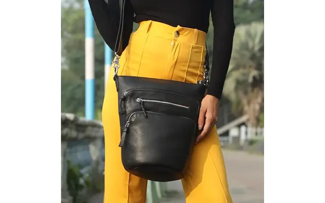 Style Nicosia I Sort. Stor - Enestående Og Sublim Skuldertaske Med Rund Bund Og Med Stor Indvendig Volumen Og Masser Af 