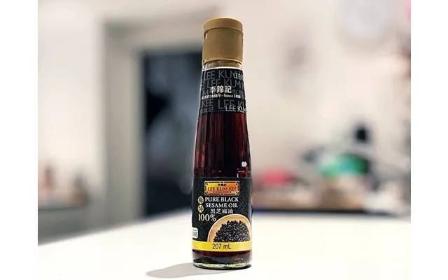 Pure Black Sesame Oil Sort Sesamolie Lee Kum Kee 207 Ml. - Sesamolie