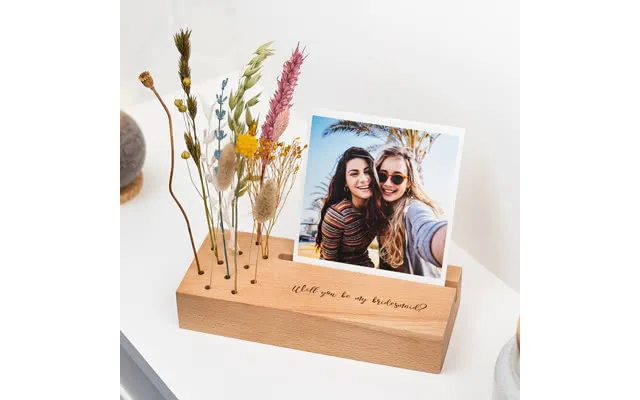 Træholder Kvadratiske Billeder Og Tørrede Blomster