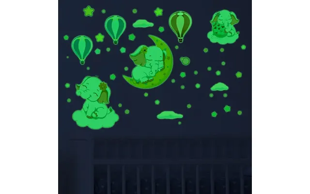 Sød Selvlysende Wallsticker Med Tre Små Elefant Unger Blandt Luftballoner Og Stjerner