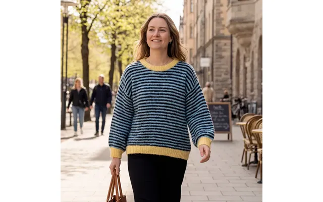 Super Lækker Sweater Med Blå Striber