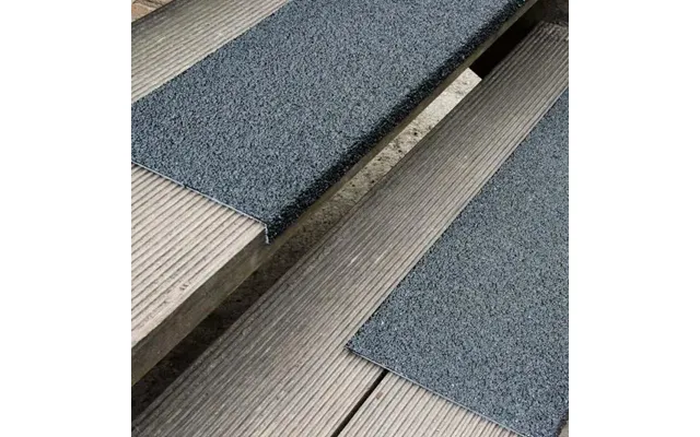 Skridsikker Grp Trappetrin - Grov Korn 12 -230x2500x30mm Sort