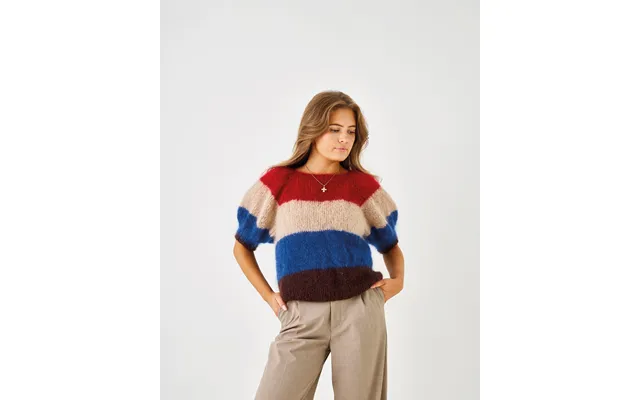 Bella Strikkeopskrift Raglanbluse Med Kort Pufærme & Striber 893285 Str