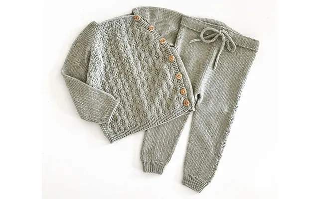 Strikkekit Model 2752 Nohr Sæt Str. 0mdr.-3år Hjertegarn Strikkekit Model 2752 Nohr Sæt Str