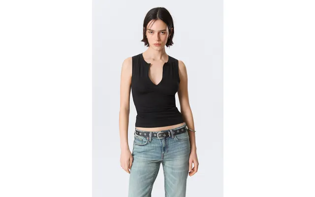Slim V-neck Sleeveless Top