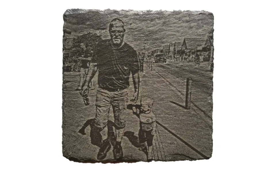 Slate with picture engraving 10x10 cm