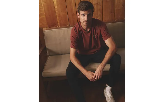 Mens Versatile Outdoor Tee - Redwood product image