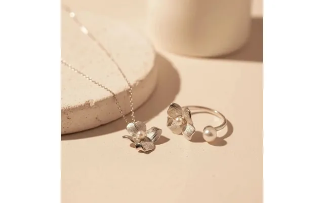 Flower Necklace & Ring Set