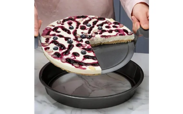 Baking Pan With Lifting Base