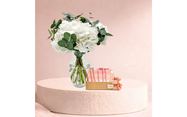 White Bloom & Luxe Chocolate Set