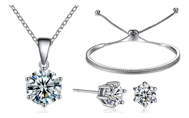 Friendship Solitaire Set Made With Crystals From Swarovski