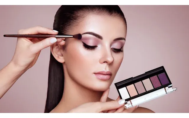 Makeup Artistry With Contour & Highlighting 2-course Diploma Bundle