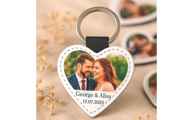 Heart Photo Keyring Â Custom Wedding Favour Keepsake With Names & Date - 1 Pcs Round