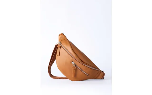 Tarn Leather Sling Bag In Tan