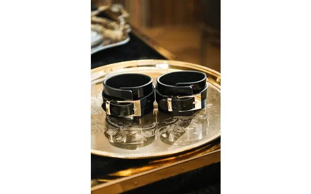 Dahlia Patent Leather Handcuffs Uk One Soft Paris