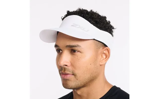 2xu Run Visor In Black - Lightweight Running Cap For Ultimate Sun Protection