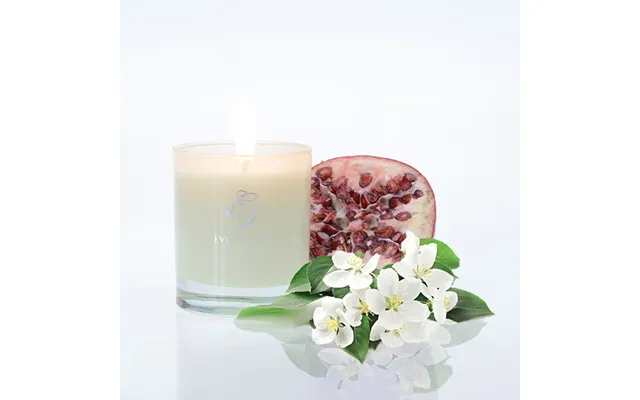Eve Victoria Apple Blossom & Pomegranate Candle 30cl