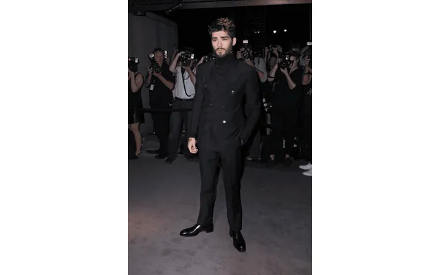 Suit And Turtleneck Combo - Turtleneck Prom Outfits