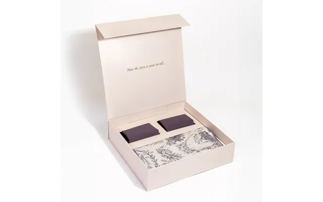 The Heroines Table Linens Set