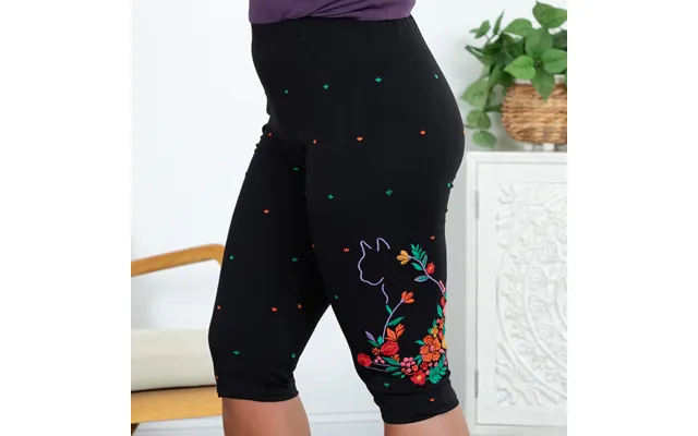Embroidered Stretch Capris - Black
