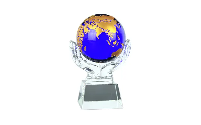 Custom K9 Crystal Trophy Glass Earth Ball Crystal Globe With Hand For Environmental Trophy