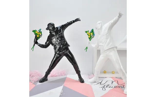 Home Decor Banksy Sculpture Resin Crafts Ornament Featuring Throwing Flower Boy Bomber Art Decoration