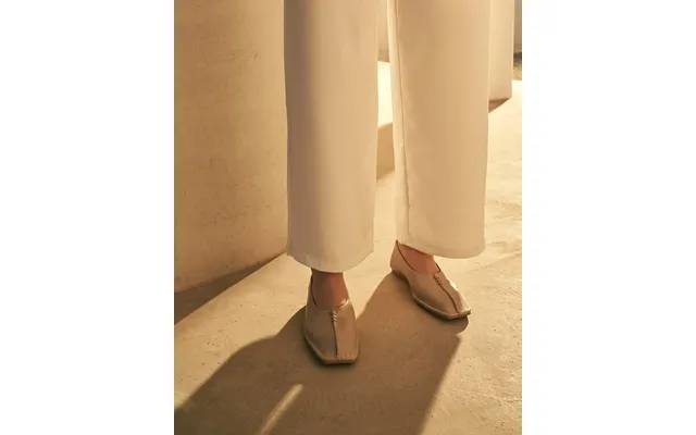 Gaia Flats Black - Eu39 Sand