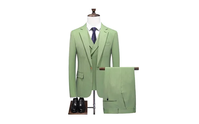 Sage Classic 3 Piece Men's Suit With Regular Fit And Sophisticated Peak Lapel Cn476