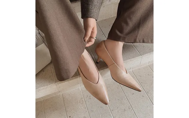 Chiko Copacati Pointy Toe Kitten Heels Pumps Shoes